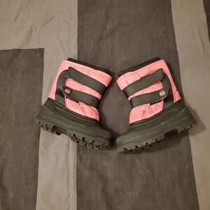 Kids Girls Size 11 Rugged Outback Pink and Black Winter Snow Boots